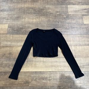 Black, v-neck, long sleeve crop top.